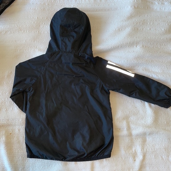 Boys Adidas Windbreaker Size 2T - Picture 2 of 2